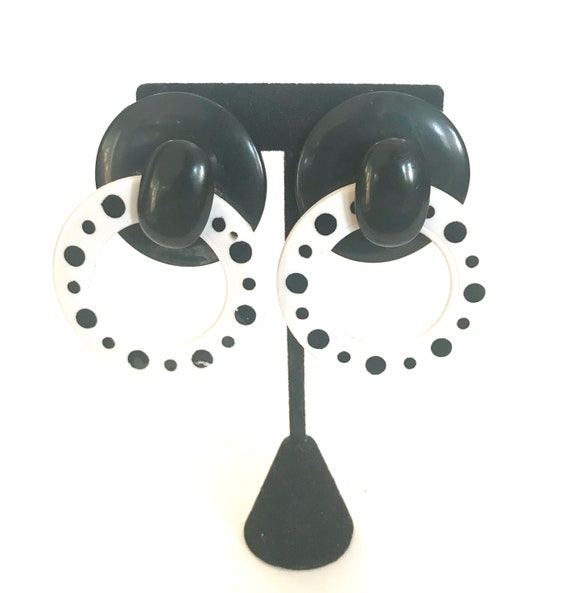 Mod Black & White Dangle Hoop Earrings Hard Resin… - image 7