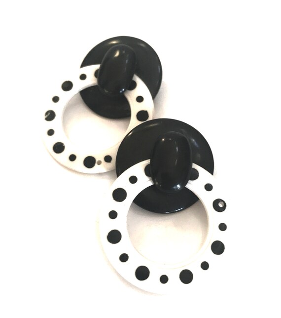 Mod Black & White Dangle Hoop Earrings Hard Resin… - image 4