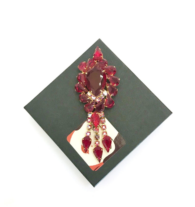 Vintage Jewelry Dangle Juliana D/&E Statement Brooch Gold Tone Metal Red AB Accents Huge Siam Red Rhinestone BroochPendant
