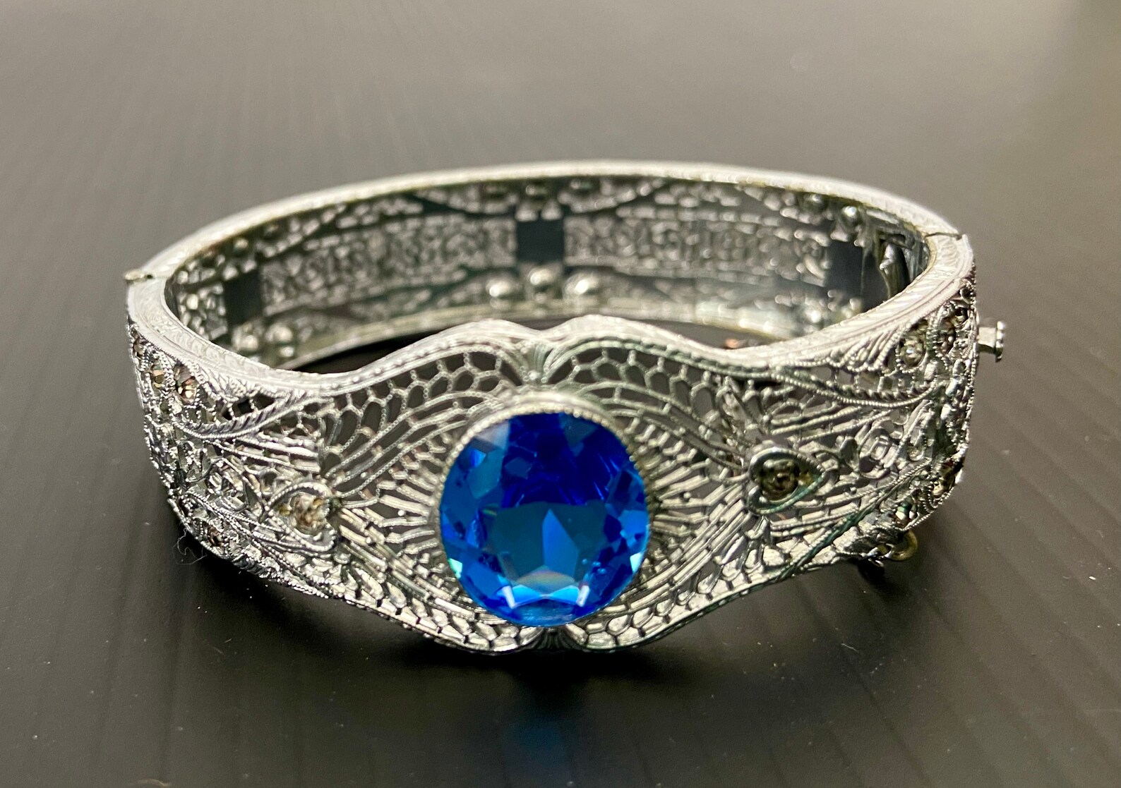 Ferrara Deco Hinged Bangle