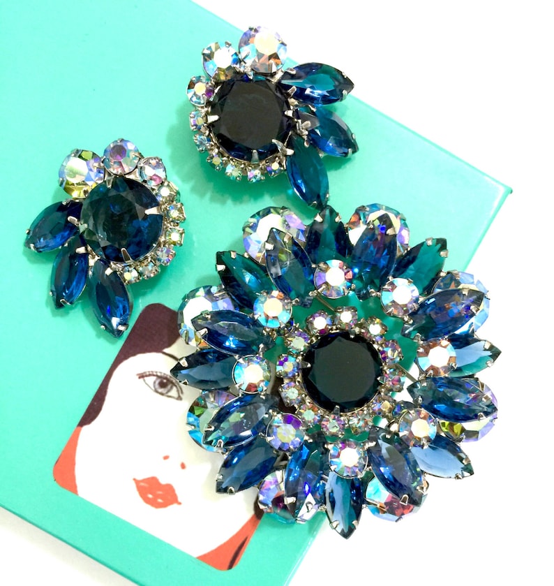 Juliana D/&E Demi Parure Sapphire Rounds Marquise Rhinestones Brooch and Earring Set Wedding Jewelry Gift for Her Aurora Borealis Accents