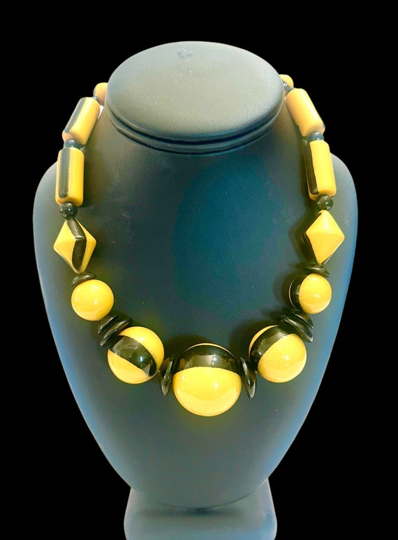 Chunky Bakelite Bead Necklace Wonderful Yellow & … - image 8