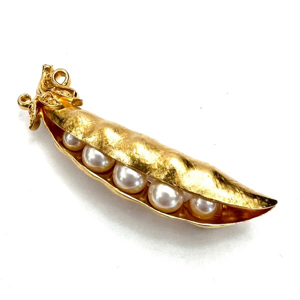 Trifari TM Pea Pod Brooch Brushed Gold Tone Metal Five Graduated Faux Pearls (Peas) Dimension & Texture Gift for Her