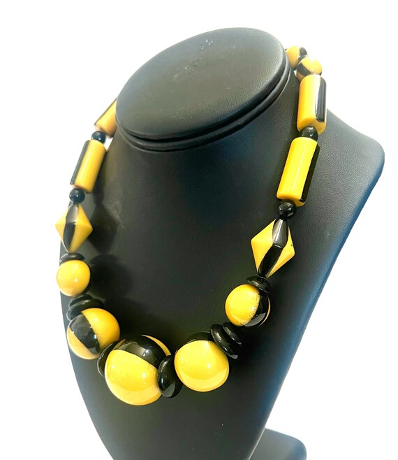 Chunky Bakelite Bead Necklace Wonderful Yellow & … - image 9