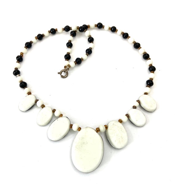 Black & White Glass Cameo Necklace 1920s 1930s Gr… - image 10