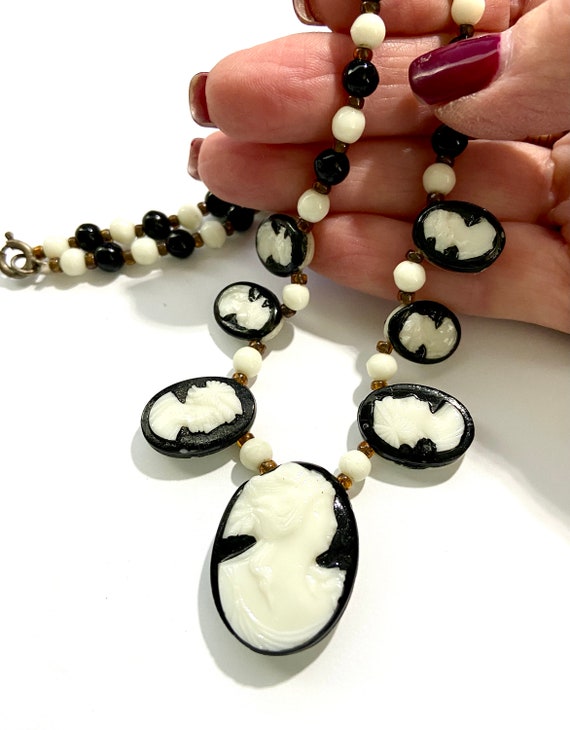 Black & White Glass Cameo Necklace 1920s 1930s Gr… - image 9