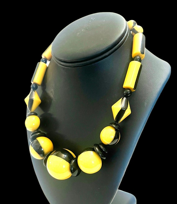 Chunky Bakelite Bead Necklace Wonderful Yellow & … - image 6