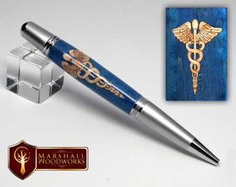 Stylo en bois fait main - Incrustation de symbole de caducée - Stylo fait main - Cadeau de médecin - Cadeau de docteur - Cadeau médical - Cadeau de remerciement - Cadeau de remise des diplômes