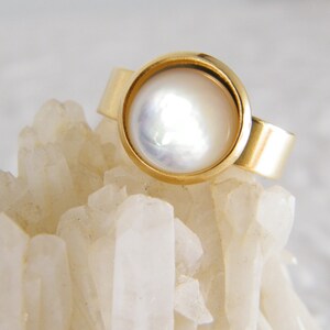 Shell gold ring, White sea shell ring, Adjustable ring, Bride ring, Cocktail ring, Wedding pearls jewelry, Gem stone earrings, Gift for her