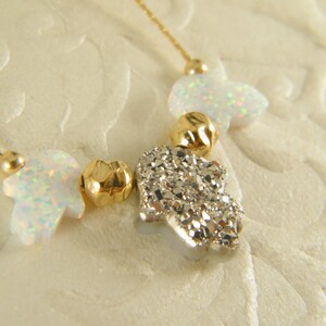 Hamsa Halskette, Druzy Anhänger, weiße Opal Hamsa, Gold gefüllt Halskette, grau druzy Halskette, Fatima Hand Schmuck, Auge Halskette, glänzend