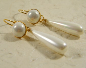 Pearls gold earrings, Dangle earrings, Bride earrings, Wedding Bridesmaid jewelry, White shell earrings, Bridal earrings, Tear drop pearls