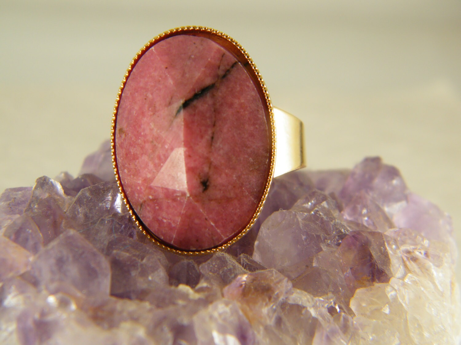 Rhodochrosit Edelsteinring YUNA größenverstellbar goldfarben