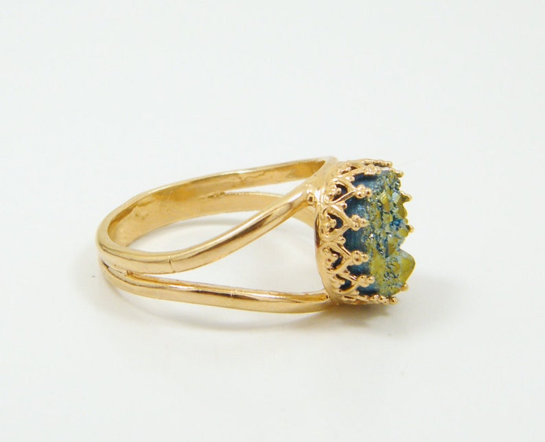Druzy green gem stone ring