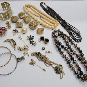 Vintage and modern Fashion jewelry lot of 26 pieces pre owned