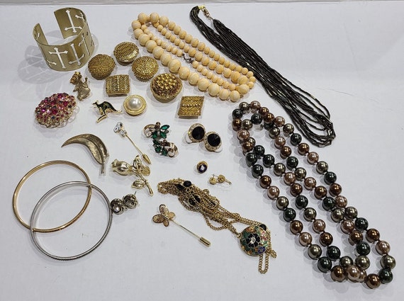 Lot of Costume Jewelry Necklaces Bulk 30 to 50pcs 4lbs 10.9oz Pre
