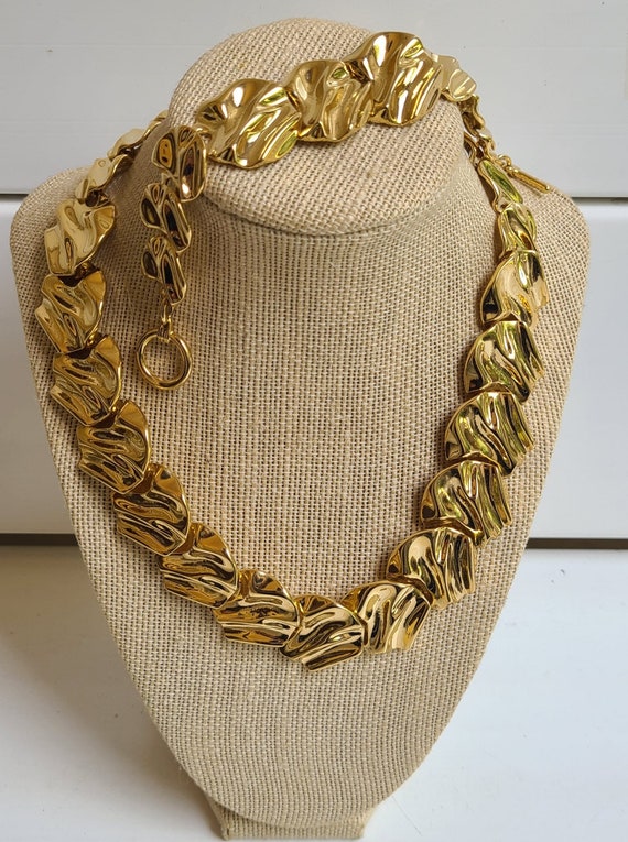 statement chunky Necklace and bracelet set gold to