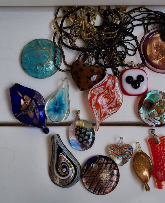 Lot of 17 pendants glass art pendants jewelry - image 3