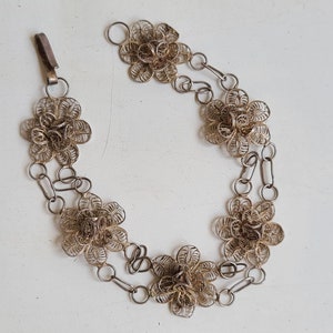Vintage Sterling 9.5 grams Silver Flowers Filigree Bracelet