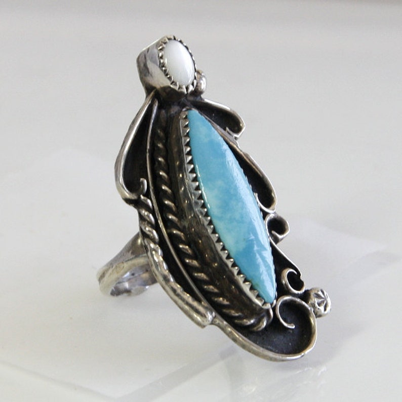 Vintage Ladies Native American Turquoise Ring With Mother Of Pearl Cabochon Size 6 12 Gem Silica Sterling Silver Navajo Indian Jewelry