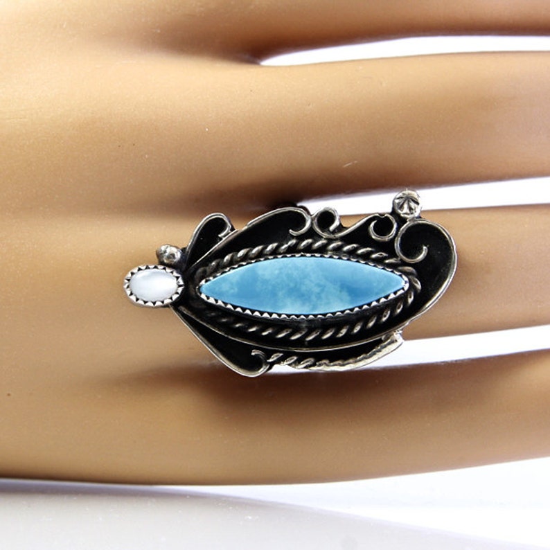 Vintage Ladies Native American Turquoise Ring With Mother Of Pearl Cabochon Size 6 12 Gem Silica Sterling Silver Navajo Indian Jewelry
