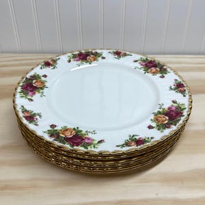 Set of six beautiful Royal Albert Old Country Roses bone china 10 1/2-inch dinner plates