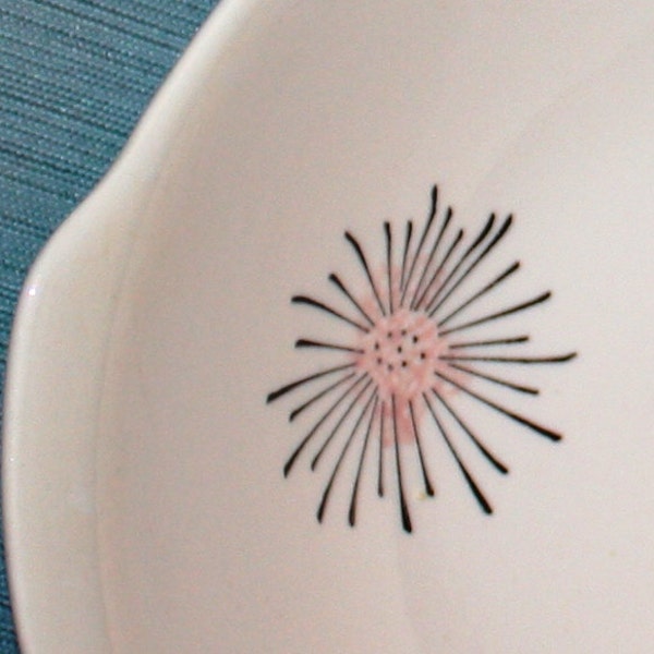 Atomic! Vintage Mid-Century Modern Blue Ridge Southern Potteries bowls and plates.