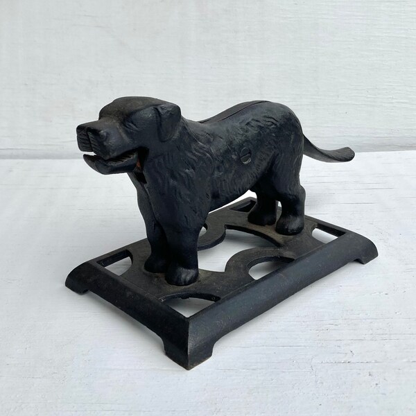 Vintage cast iron dog, retriever nut cracker