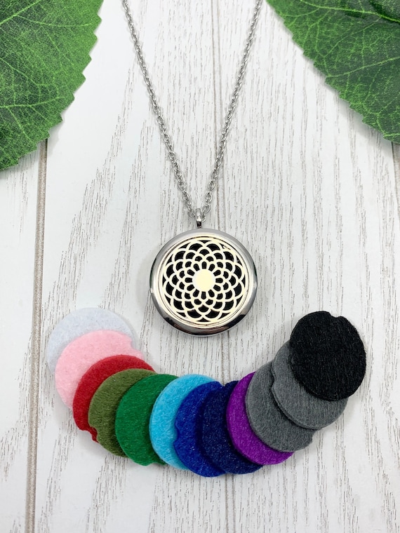 Aromatherapy Diffuser Necklace – Stainless Steel Locket with Felt Pad