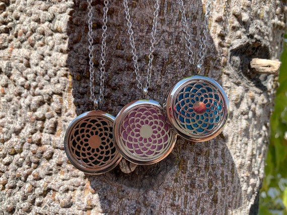 Aromatherapy Diffuser Necklace – Stainless Steel Locket with Felt Pad