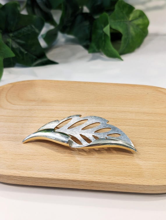 Vintage Kramer Gold Tone Leaf Brooch - Textured Openwork Pin 1960s Jewelry
