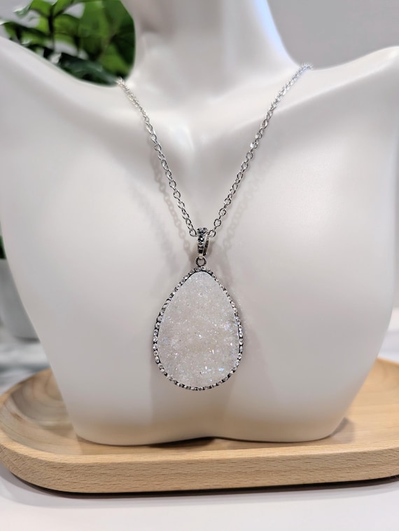 Quartz Druzy Rhinestone Pendant Necklace