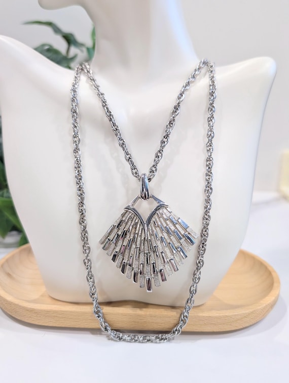 Vintage Crown Trifari Silver-Tone Double Strand Brutalist Fan Pendant Necklace – Signed Trifari Art Deco Statement Necklace