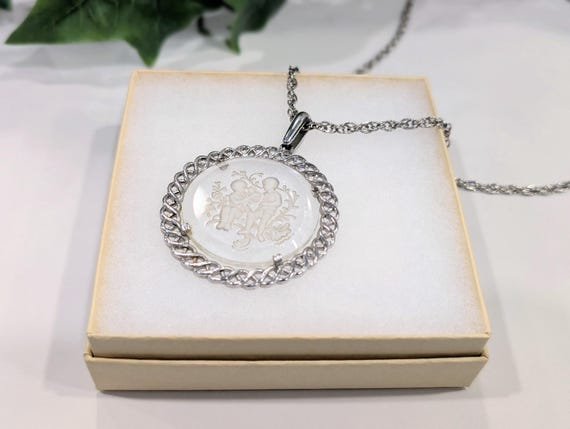 Vintage Crown Trifari Silver Intaglio Pendant Necklace - Cherub Children & Flowers Round Glass Pendant