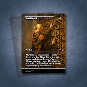 K&ouml;nnte beinhalten: Sammelkarte "Scroll Rack" mit einer Illustration einer Person in brauner Robe, die nach Schriftrollen in einer Bibliothek greift. Die Karte ist mit "Artifact" und Spieltext versehen. Die Karte ist als Proxy gekennzeichnet.