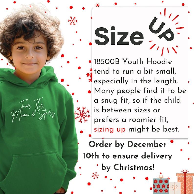Puede incluir: Sudadera verde para j&oacute;venes con el texto "For The Moon & Stars" en blanco. La sudadera est&aacute; modelada por un ni&ntilde;o. El texto "Size Up" est&aacute; en negro con estrellas rojas. El texto debajo dice "18500B Youth Hoodie tend to run a bit small, especially in the length. Many people find it to be a snug fit, so if the child is between sizes or prefers a roomier fit, sizing up might be best. Order by December 10th to ensure delivery by Christmas!"