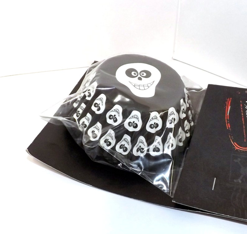 Great for a Halloween trick or treat Baking Cups 2 inch Set of 50 Grinning Skull Standard Size Cupcake Liners