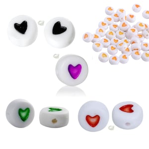 Contas de coração, 7 mm, conjunto de 50, disponíveis em preto, roxo, verde, vermelho ou amarelo, você escolhe a cor, ótimas para pulseiras com nome ou chaveiros