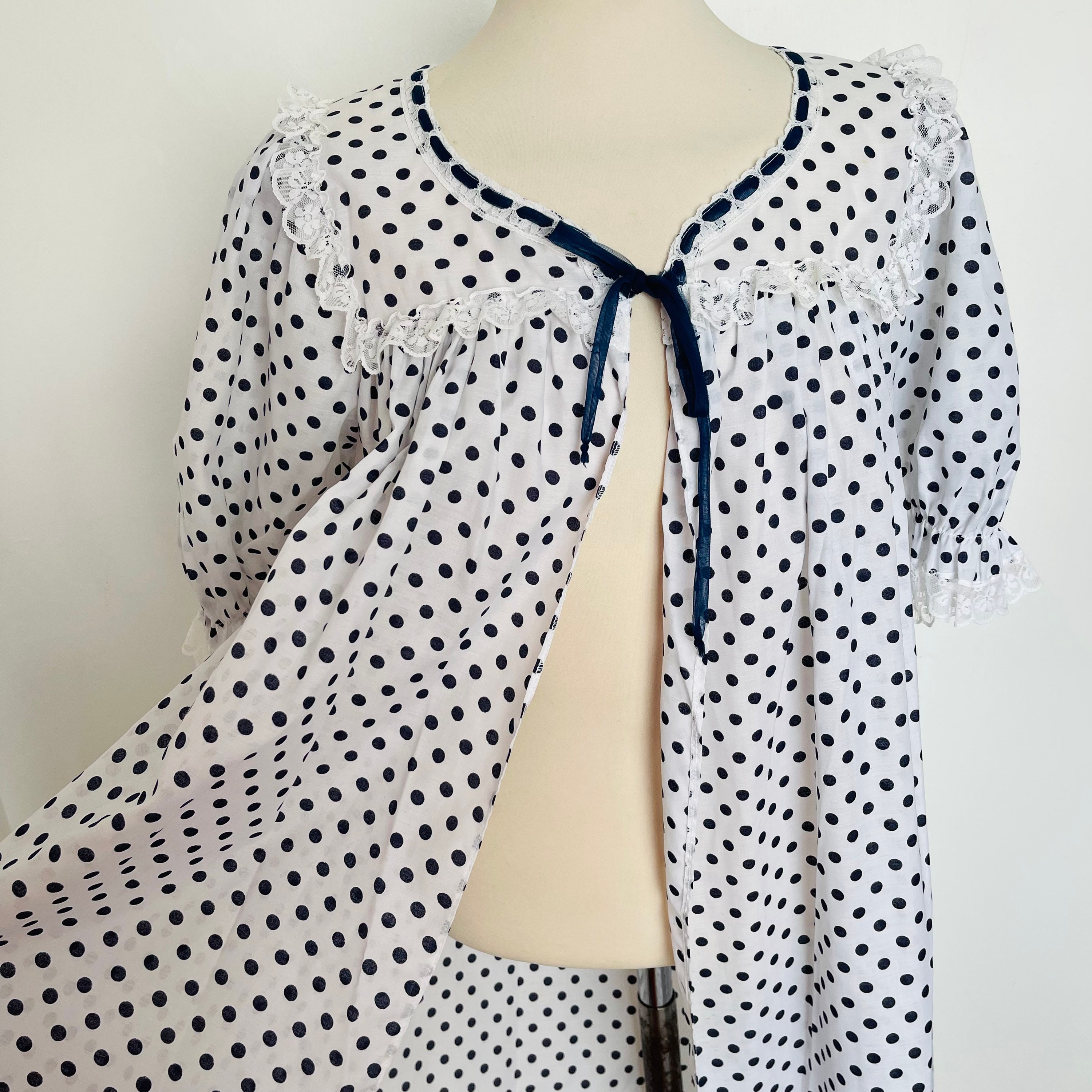 Vintage robe,baby doll robe, spotty, vintage gown,vintage,frilly, pin