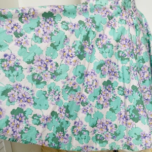 vintage novelty print skirt, 1950s style skirt,50s, 80s,midcentury fabric, full flared skirt, 27 waist,lilac,geranium,cotton skirt,green