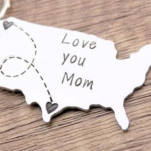 Famille longue distance - Je t'aime maman - Cadeau de départ, vivant à l'étranger, partant à l'université, famille LDR, porte-clés personnalisé carte des États-Unis pour lui