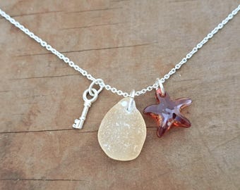 Colar com pingente de vidro do mar em tom amarelo champanhe pastel: estrela-do-mar em prata de lei, joia boho para praia.