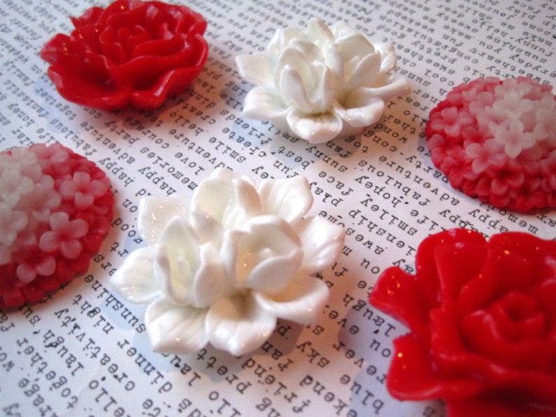 Wedding Favors 6 pc Flower Magnets Housewarming Gifts Locker Magnets Large Fridge Magnet Red and White Magnets