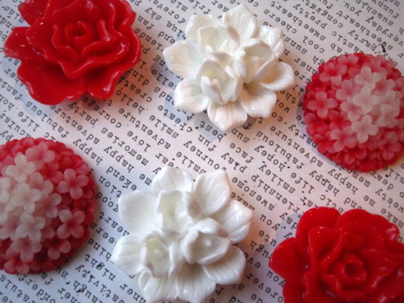 Wedding Favors 6 pc Flower Magnets Housewarming Gifts Locker Magnets Large Fridge Magnet Red and White Magnets