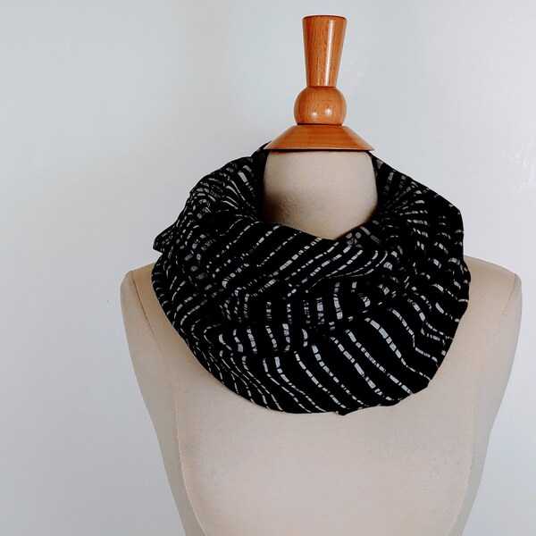Zwart-witte sjaals, Batik sjaal. katoenen sjaal, sjaal. Batik kleding, Batik Stof, unisex sjaal, Hand gemaakt lange skinny sjaal, cadeau sjaal.