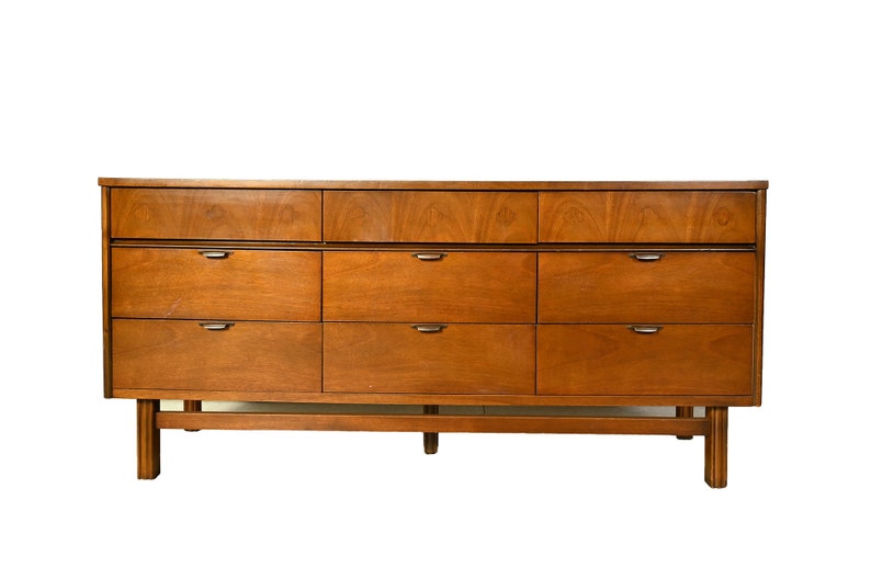 Walnut Long Dresser Credenza Bassett Furniture Mid Century Modern 