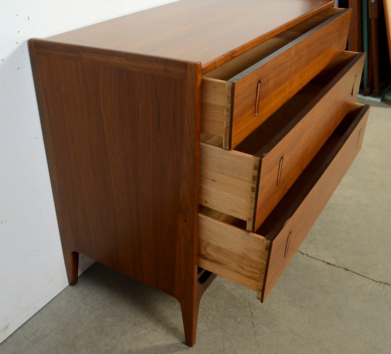 Walnut Dresser Richard Thompson for Glenn of California Mid Century Modern Dresser