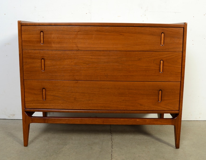 Walnut Dresser Richard Thompson for Glenn of California Mid Century Modern Dresser