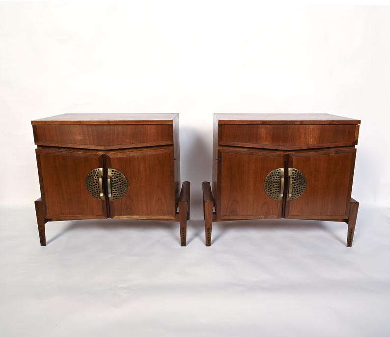 Mesitas de noche de nogal Helen Hobbie Baker Furniture MCM imagen 2