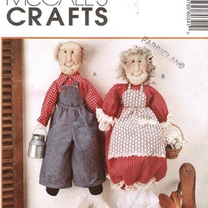 UNCUT McCalls 8034 Kitchen Helpers Sewing Pattern, Vintage Dressed Farmer Dolls (hold plastic bags)
