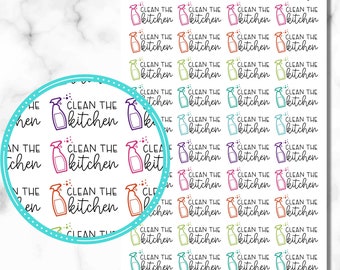 Puede incluir: Una hoja de pegatinas coloridas con el texto "Limpiar la cocina" y una imagen de dibujos animados de una botella de spray. Las pegatinas están dispuestas en una cuadrícula.